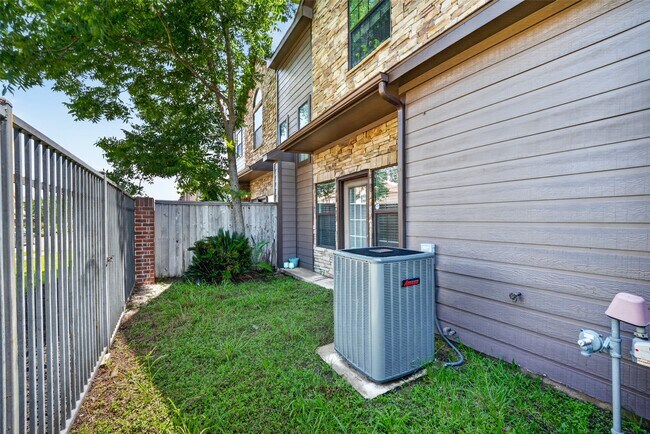 Building Photo - 2346 Bermuda Shores Dr