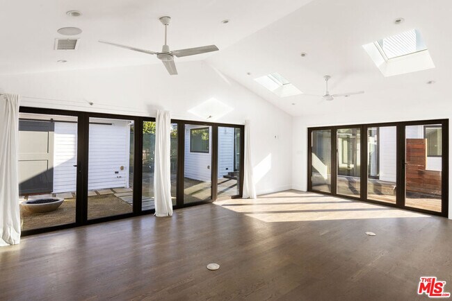 Building Photo - 4525 Melbourne Ave