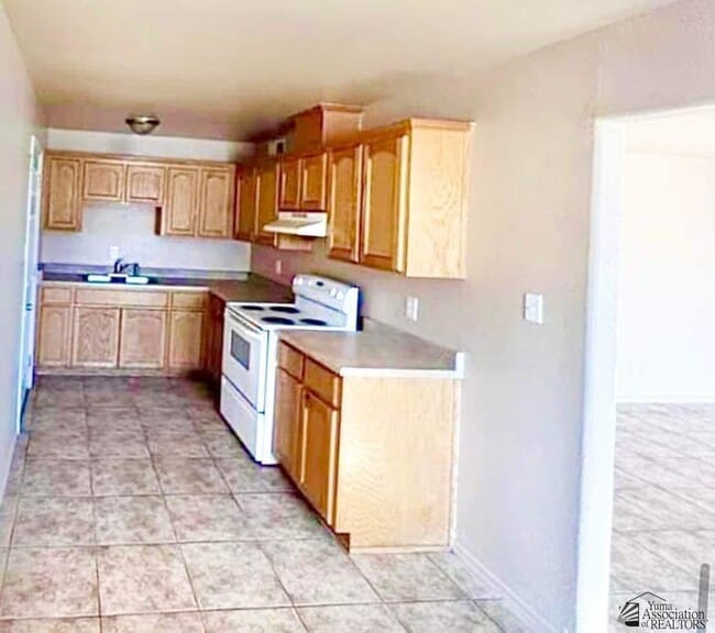 Building Photo - 1330 La Madera Dr