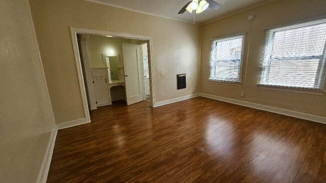 Building Photo - 727 S Coronado St