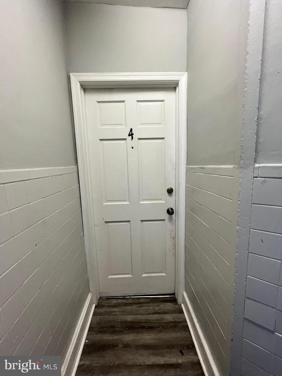 Building Photo - 129 W Miner St