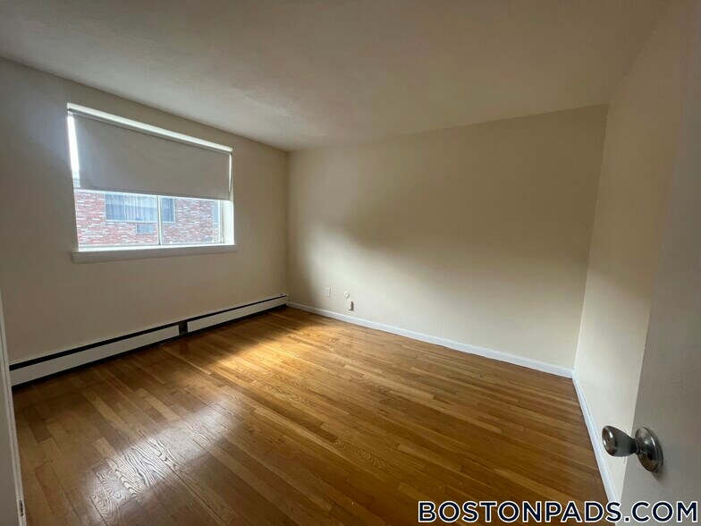 Building Photo - 88 Gardner St