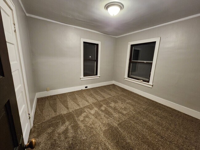 Building Photo - 4 Bedroom Home in Oak Park Area