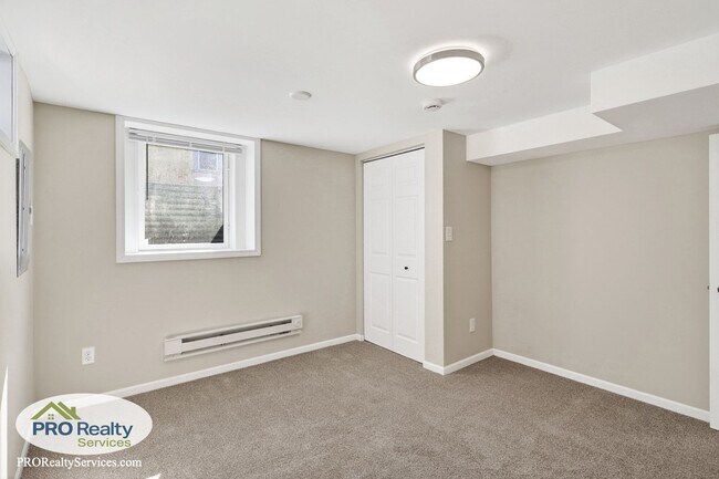 Building Photo - Recently Remodeled 4 Bedroom House