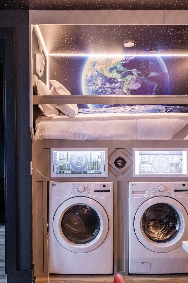 Building Photo - 245 Hermitage Ave