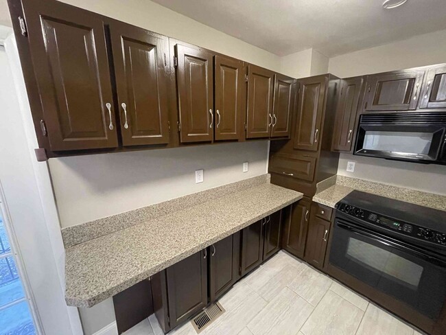 Building Photo - Smyrna - 3BR / 2BA