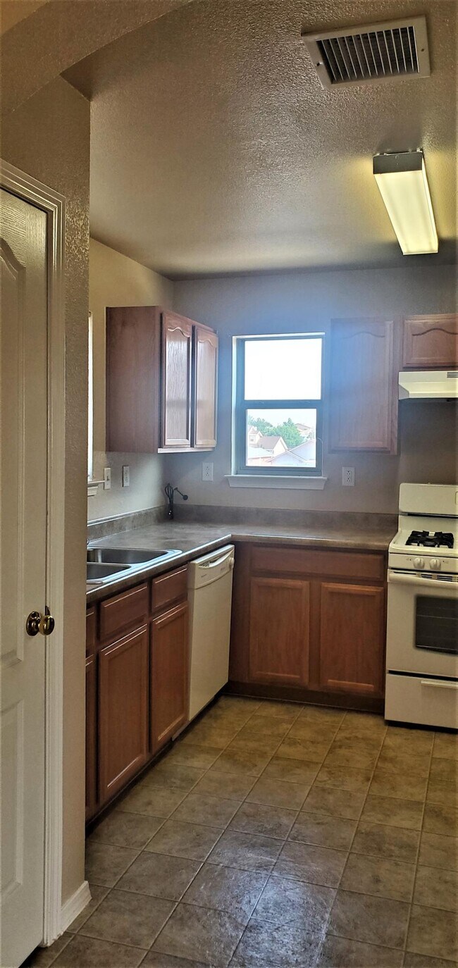 Building Photo - 3408 Blue Earth Ln