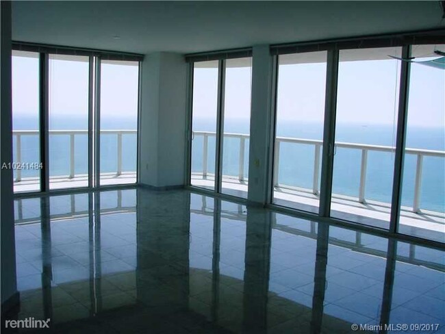 Building Photo - 3 br, 2.5 bath Condo - 6365 Collins Ave Gr...