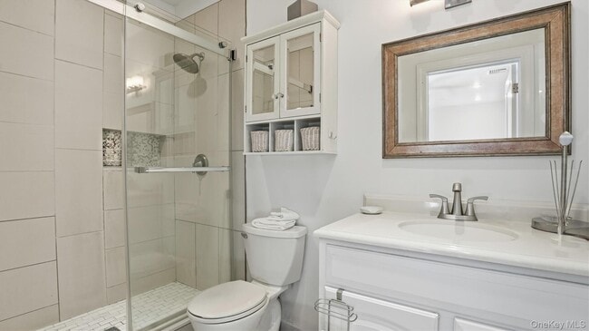 Building Photo - 44 Oak St