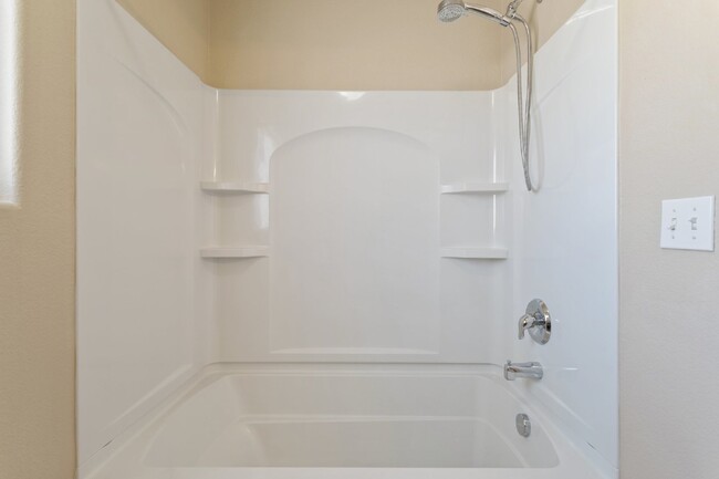 Building Photo - Double Primary Suite Townhome 2 bed, 2.5 b...