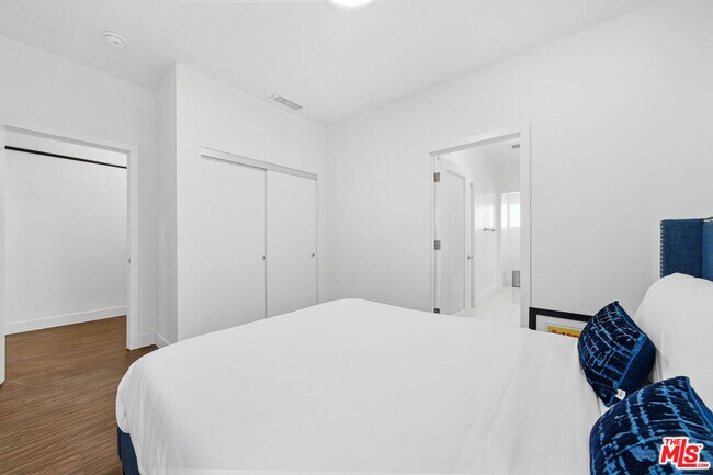 Building Photo - 1610 S Hayworth Ave