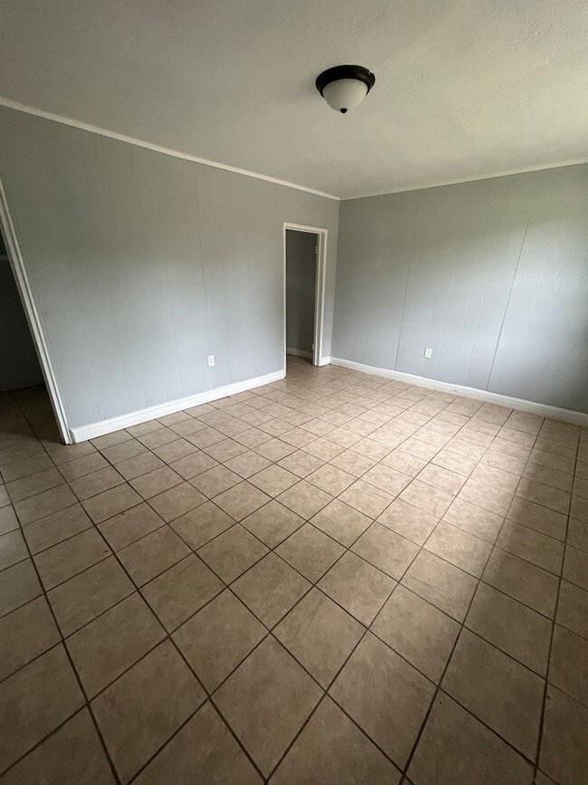 Building Photo - 724 Miller Rd