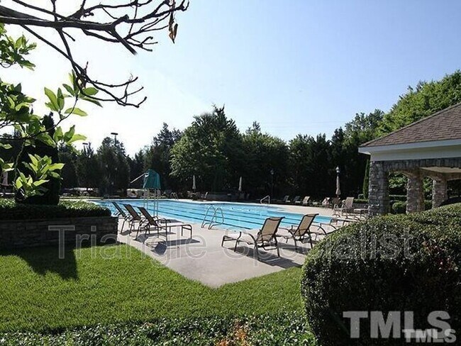 Building Photo - 6121 Carlyle Dr