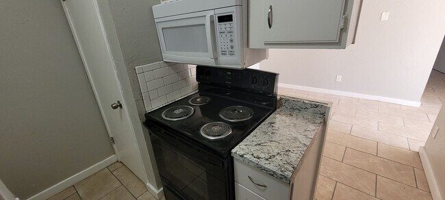Building Photo - 2 Bedroom, 1.5 Bathroom 1st Floor Condo wi...