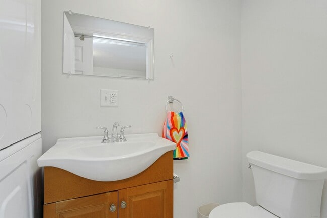 Building Photo - 119 Forest St