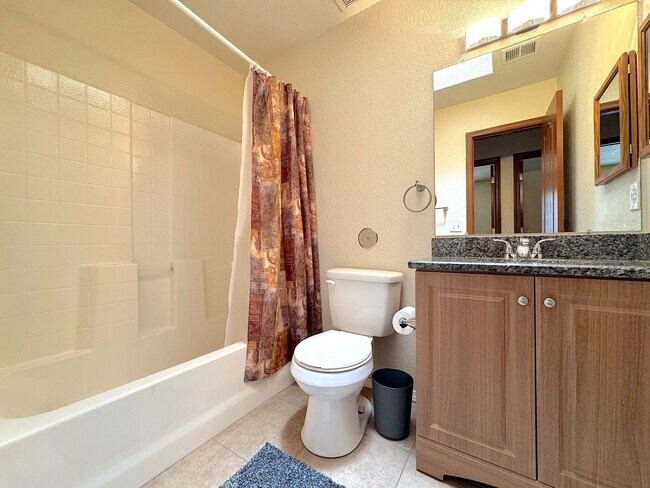 Building Photo - East El Paso 3bed/2bath Refrig A/C!