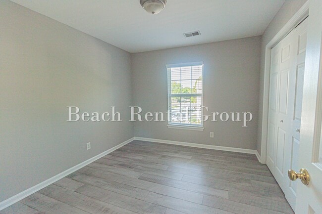 Building Photo - 4850 Meadowsweet Dr