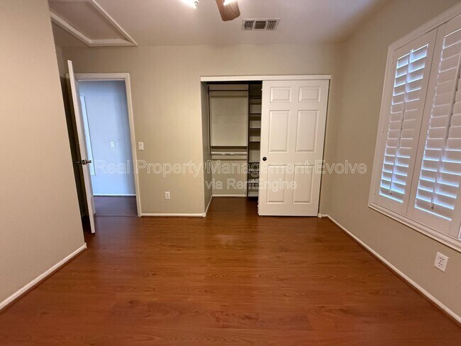 Building Photo - 1007 W Cooley Dr