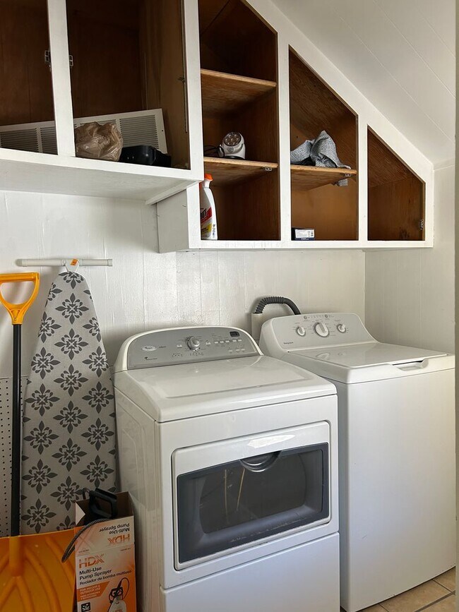 Building Photo - 1-Bedroom in Quiet 4-Plex near Ivywild