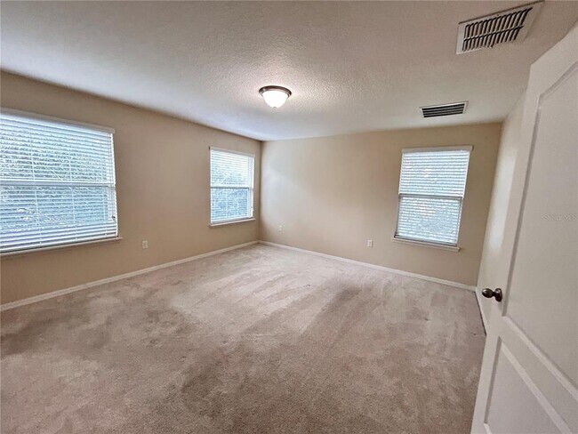 Building Photo - 2000 Traders Cove