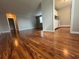 Building Photo - Oakwood Avenue