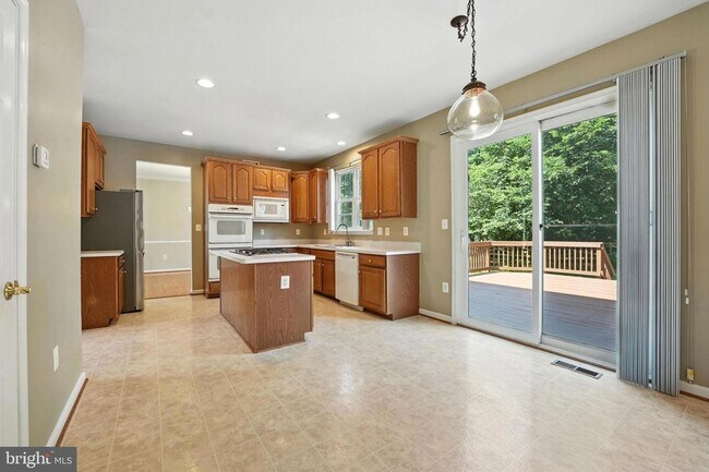 Building Photo - 9144 Big Springs Loop