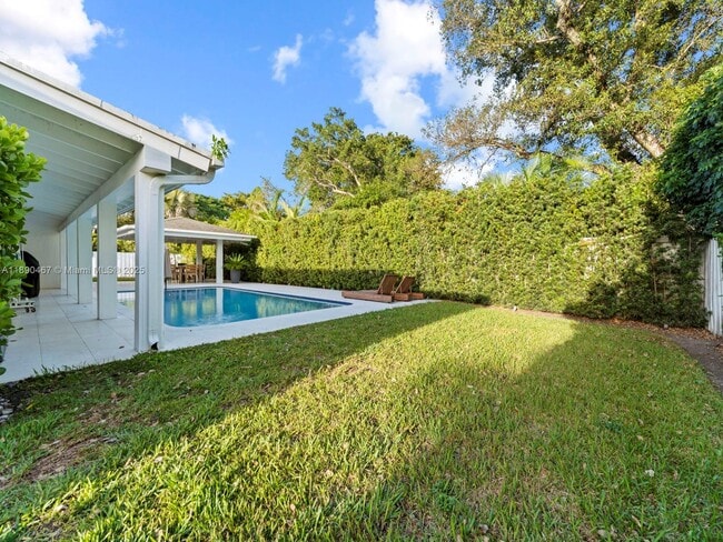 Building Photo - 10921 SW 116th Ave