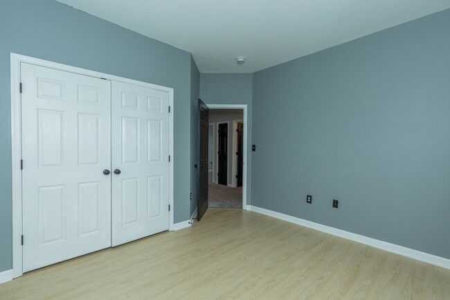 Building Photo - 4 bed, 2.5 bath Single Family Home in Char...