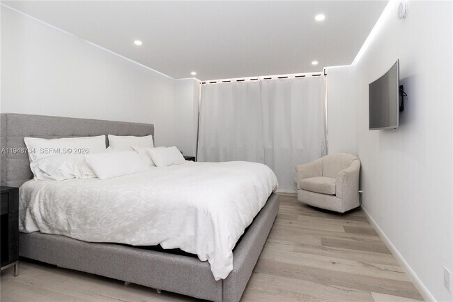 Building Photo - 3180 S Ocean Dr