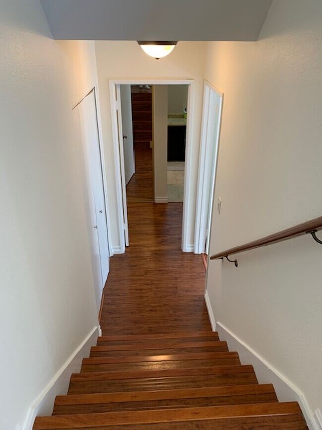 Building Photo - 407 Shoreview Dr
