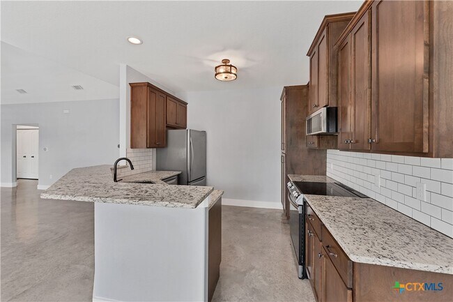 Building Photo - 1355 Estate Dr