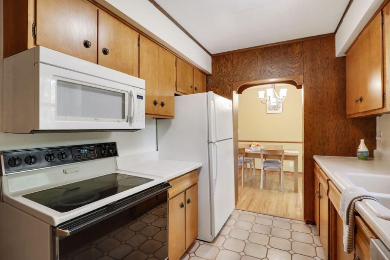 Building Photo - 656 17th Ave NW