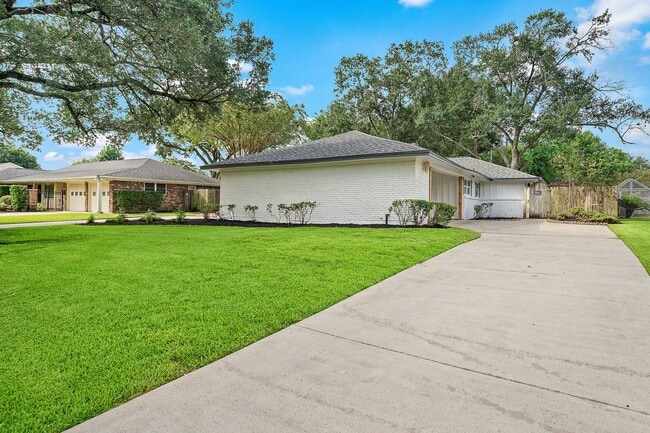 Building Photo - 5123 Willowbend Blvd