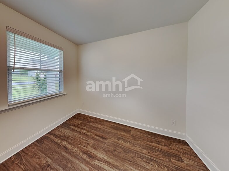 Building Photo - 2000 Bennett Dr