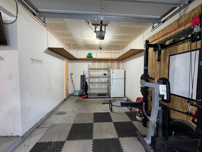 Building Photo - Modern Corner-End Townhome in the Heart of VB "ASK ABOUT OUR ZERO DEPOSIT"