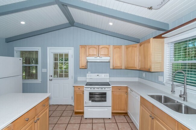 Building Photo - Don’t Miss Out! Look, Lease, and Live Spec...