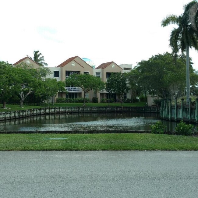 Building Photo - 2731 Ocean Club Blvd