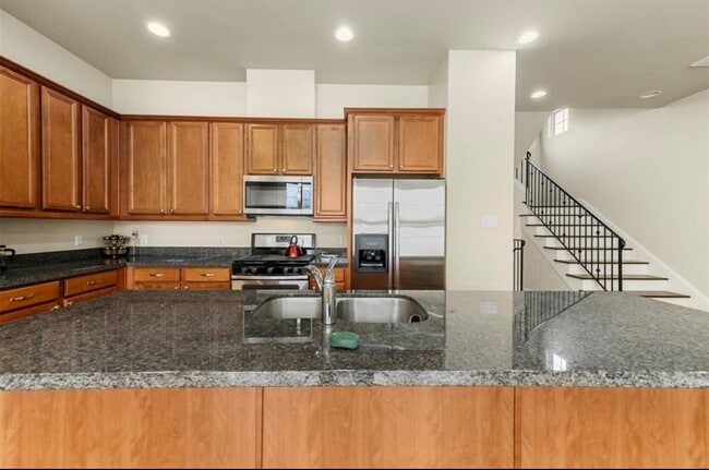 Building Photo - 1215 Roberts St