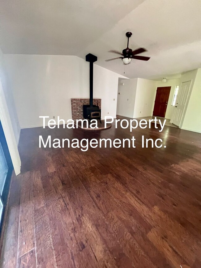Building Photo - Charming 3 bedroom 2 bath home in the Coun...