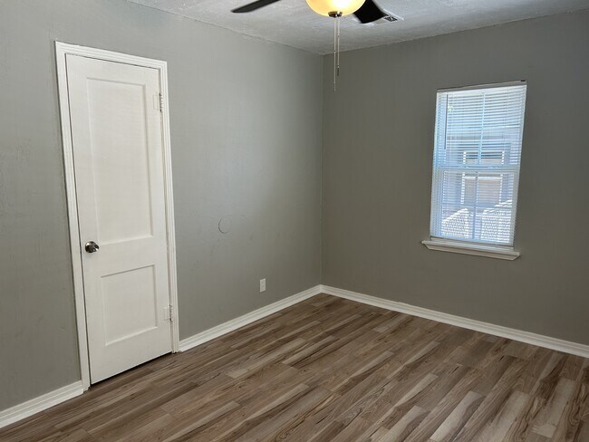 Building Photo - 7215 NW 43rd St