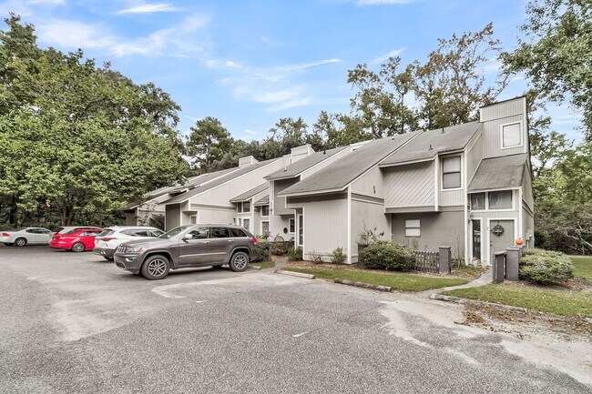 Building Photo - Pond View 3 Bed 2 Bath Home in AshleyTowne...