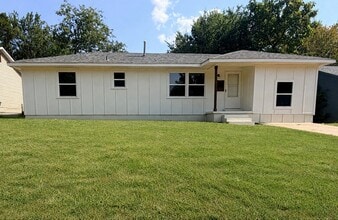 Building Photo - 1100 Sycamore Dr