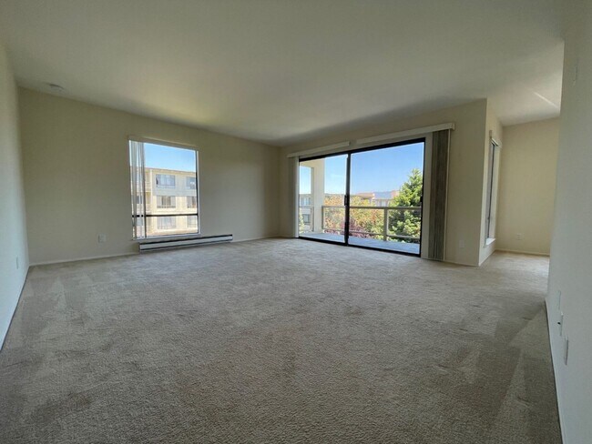 Building Photo - TOP FLOOR 1BD/1BATH Condo Available For Rent at the Watergate Community in Emeryville!!!!