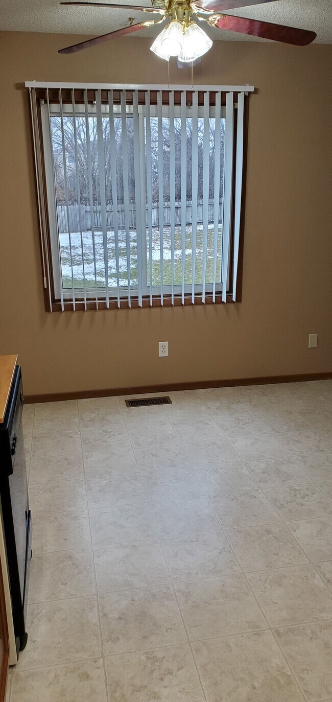 dining area - 14619 Burnell Park Dr