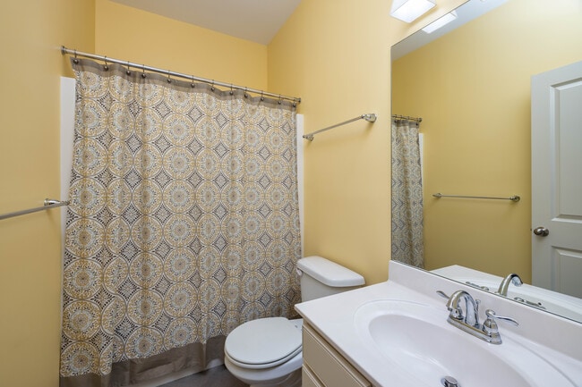 Building Photo - 2437 A Duxbury Dr