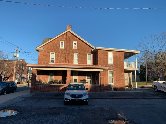 Building Photo - Duplex For Rent