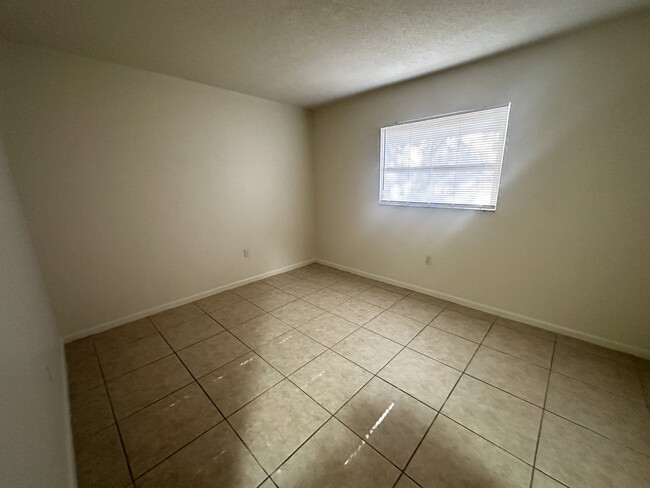 Building Photo - 3 Spring Loop