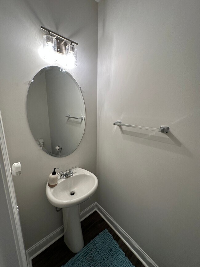 Building Photo - 544 Abode Ave