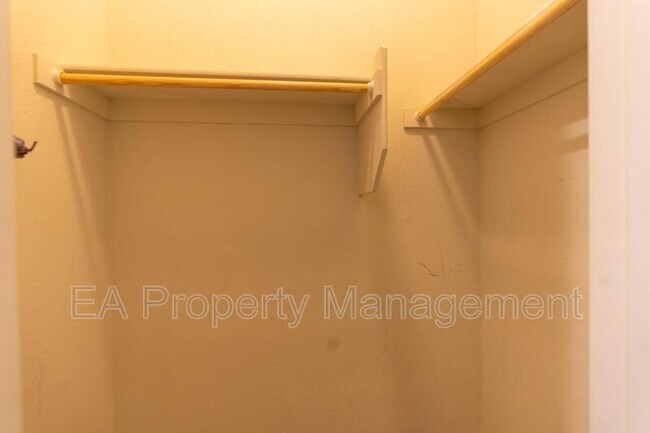 Building Photo - 827 Mesa Roja Trail NE