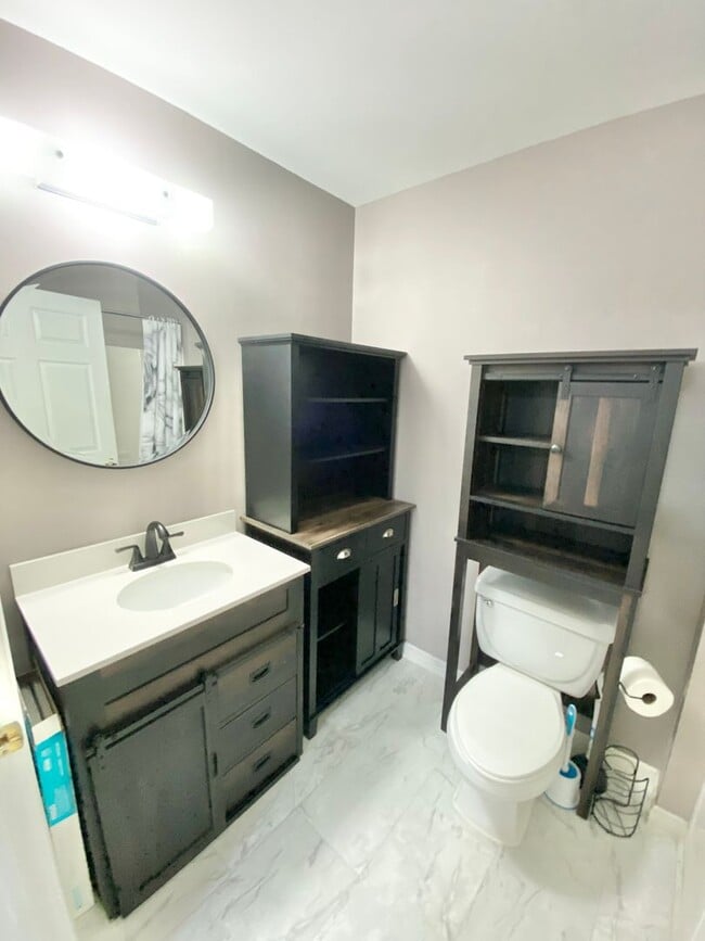 Building Photo - 1 Bedroom Apartment in Burlington VT Avail...
